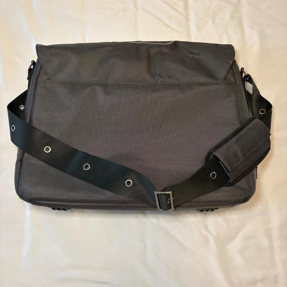 LAUREX Nylon Floral Graphic Laptop / Messenger Bag - Picture 10 of 12